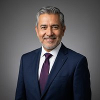 Dr. Eduardo Paredes